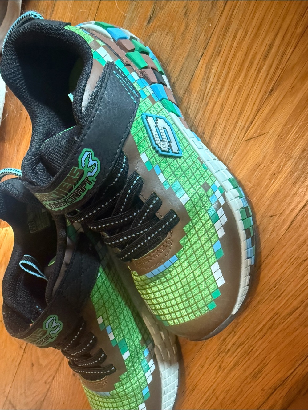 Skechers Boys Green and Black Pixel-Print Sneakers